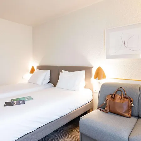 Novotel Grenoble Nord Отель Вореп