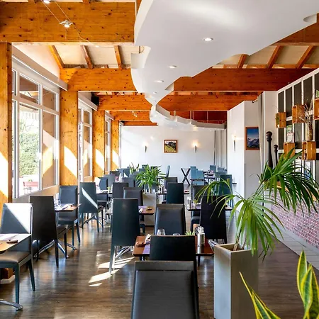 Отель Novotel Grenoble Nord Вореп
